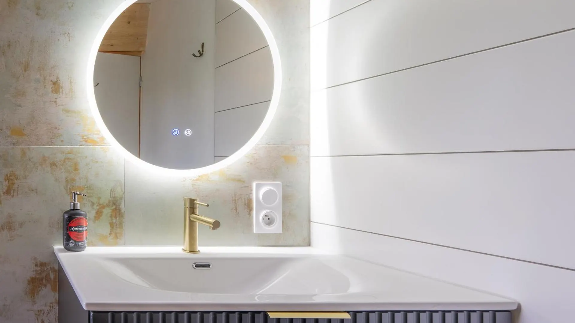 Maison Contemporaine Celeste Ucel 0*,  Francja